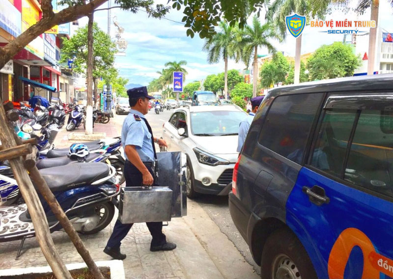 Phương án bảo vệ áp tải tiền của Bảo vệ miền Trung